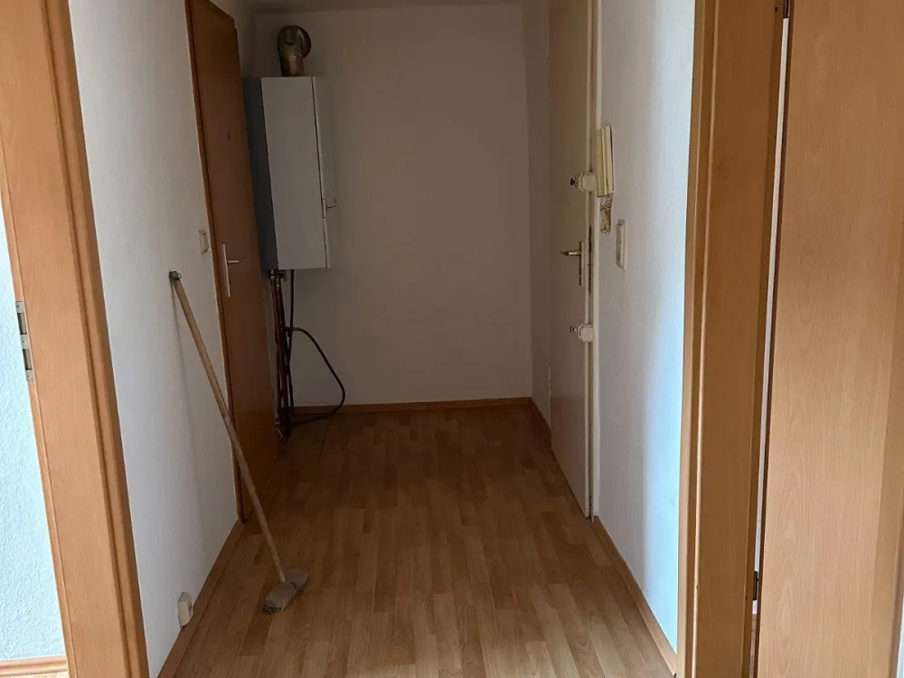 Schöne 2,5 Zimmer Dachgeschoss Wohnung