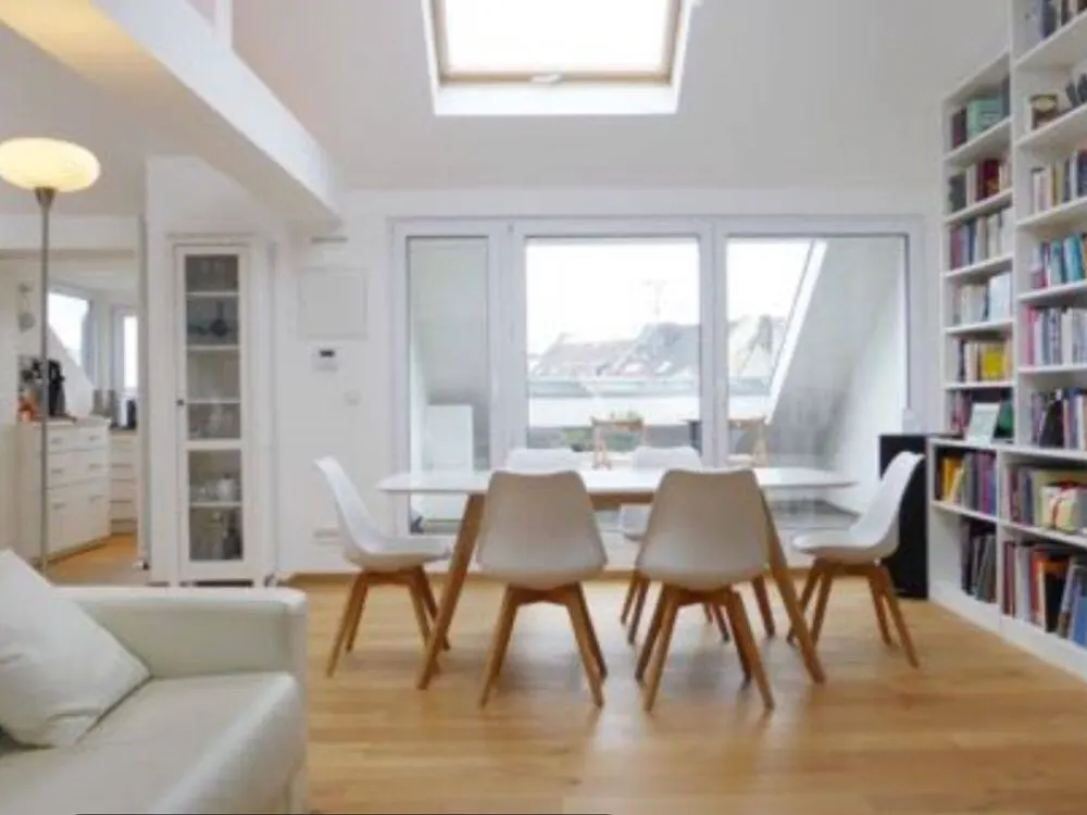 LOFT-Dachgeschoss auf der Berger Straße / Merian Platz doch trotzdem ruhig! Balkon-Loggia mit Taunusblick! Großzügig,Lichtdurchflutet,Provisionsfrei.