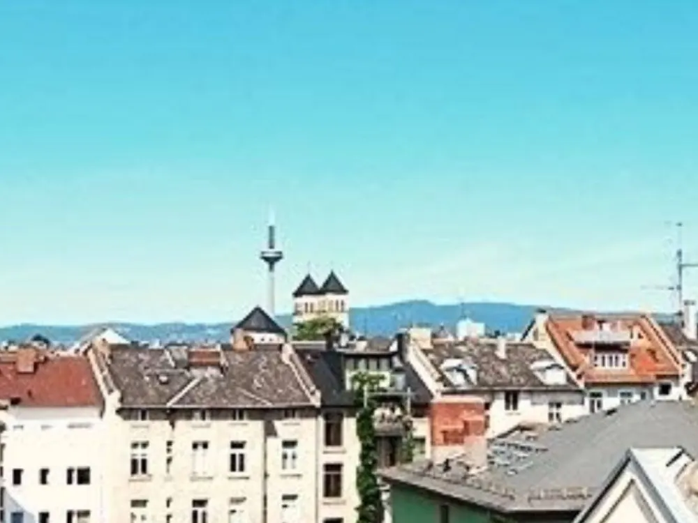 LOFT-Dachgeschoss auf der Berger Straße / Merian Platz doch trotzdem ruhig! Balkon-Loggia mit Taunusblick! Großzügig,Lichtdurchflutet,Provisionsfrei.