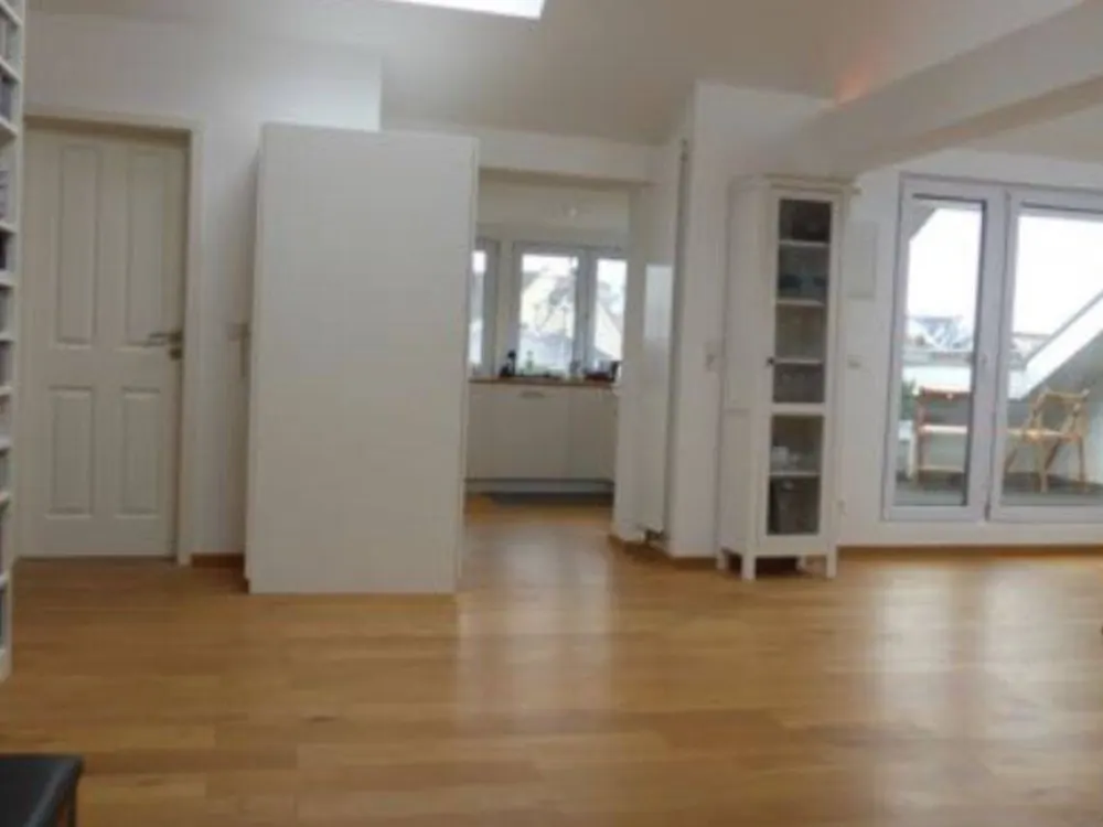 LOFT-Dachgeschoss auf der Berger Straße / Merian Platz doch trotzdem ruhig! Balkon-Loggia mit Taunusblick! Großzügig,Lichtdurchflutet,Provisionsfrei.