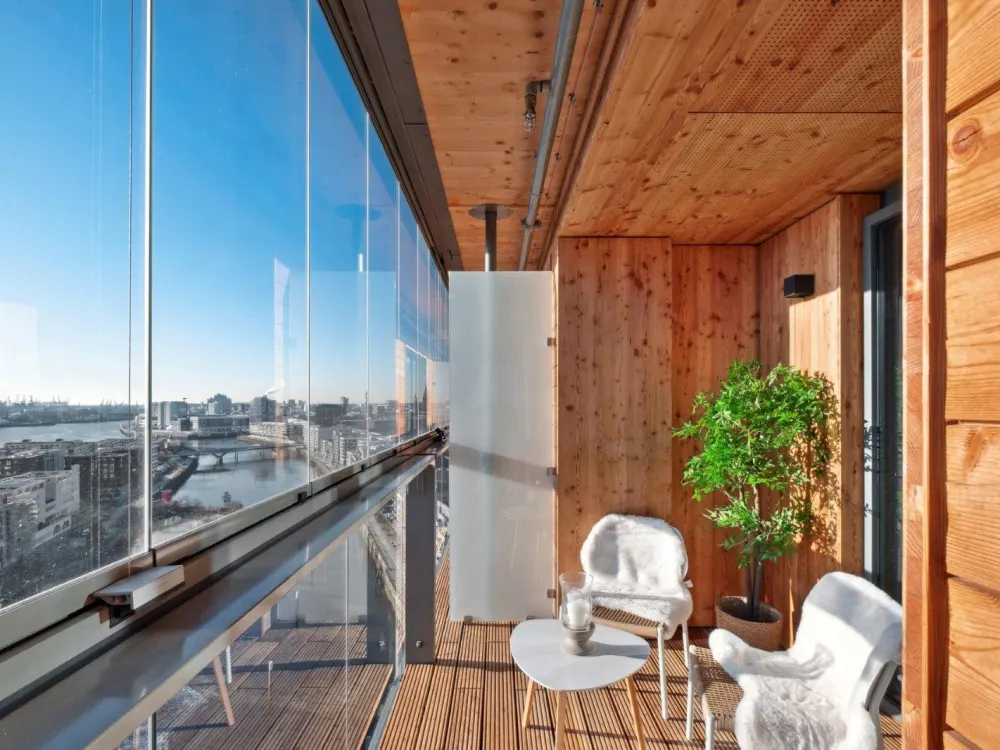 18.OG Penthouse teilmöblierte 2 ZiWhg Blick über Hafen SW Balkon
