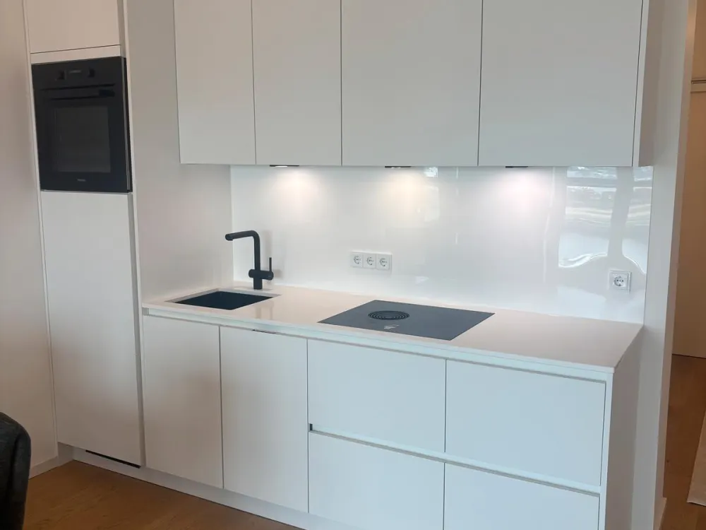 18.OG Penthouse teilmöblierte 2 ZiWhg Blick über Hafen SW Balkon