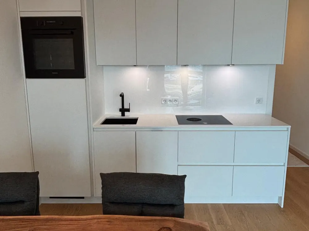 18.OG Penthouse teilmöblierte 2 ZiWhg Blick über Hafen SW Balkon