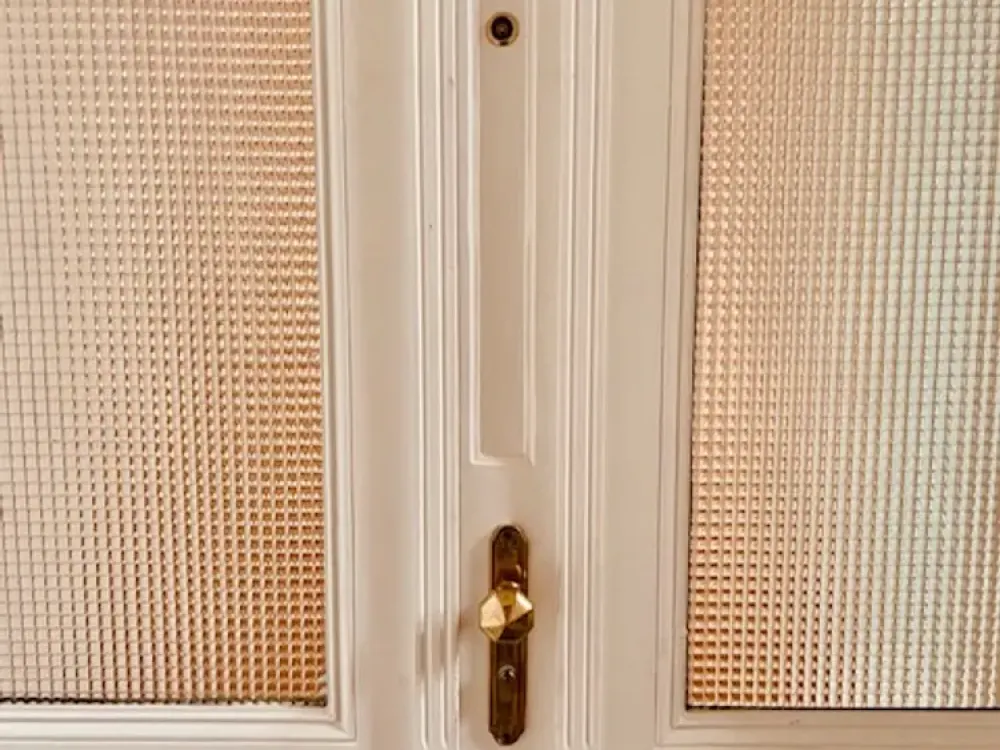 1A-Lage in der Friedrichstraße - Schöne, helle Stil-Altbau-Rarität!