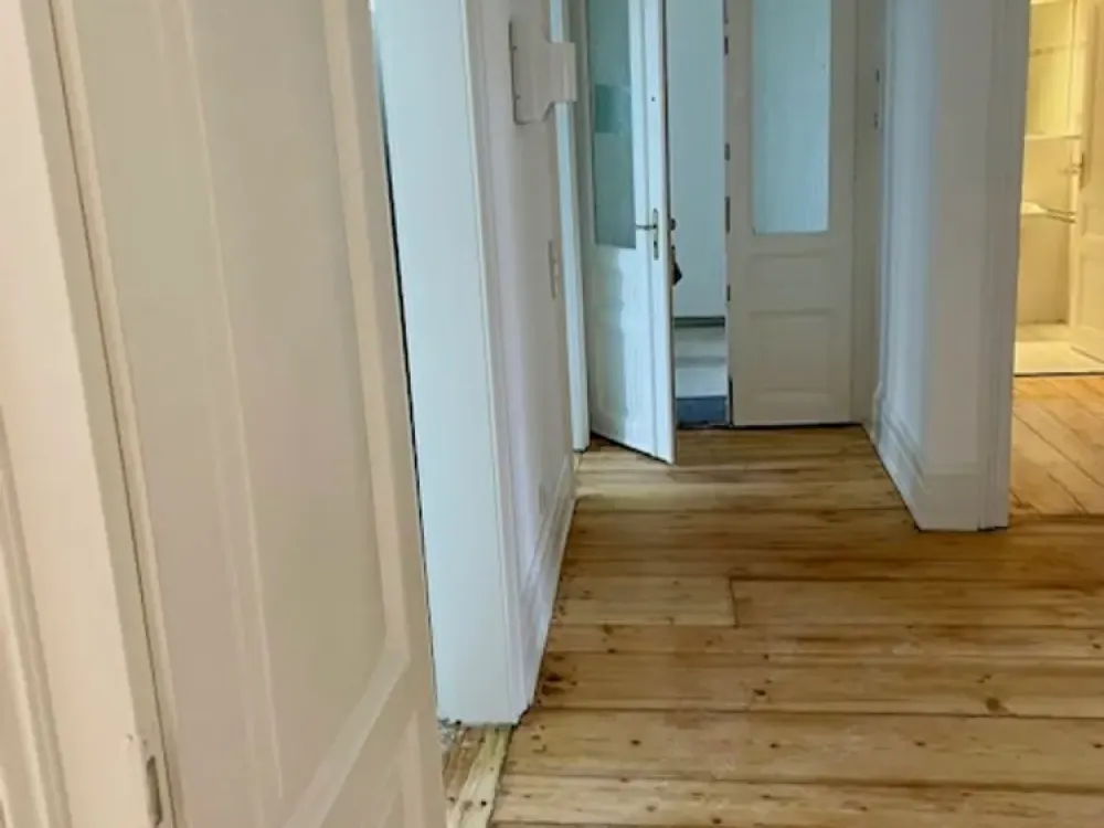 1A-Lage in der Friedrichstraße - Schöne, helle Stil-Altbau-Rarität!