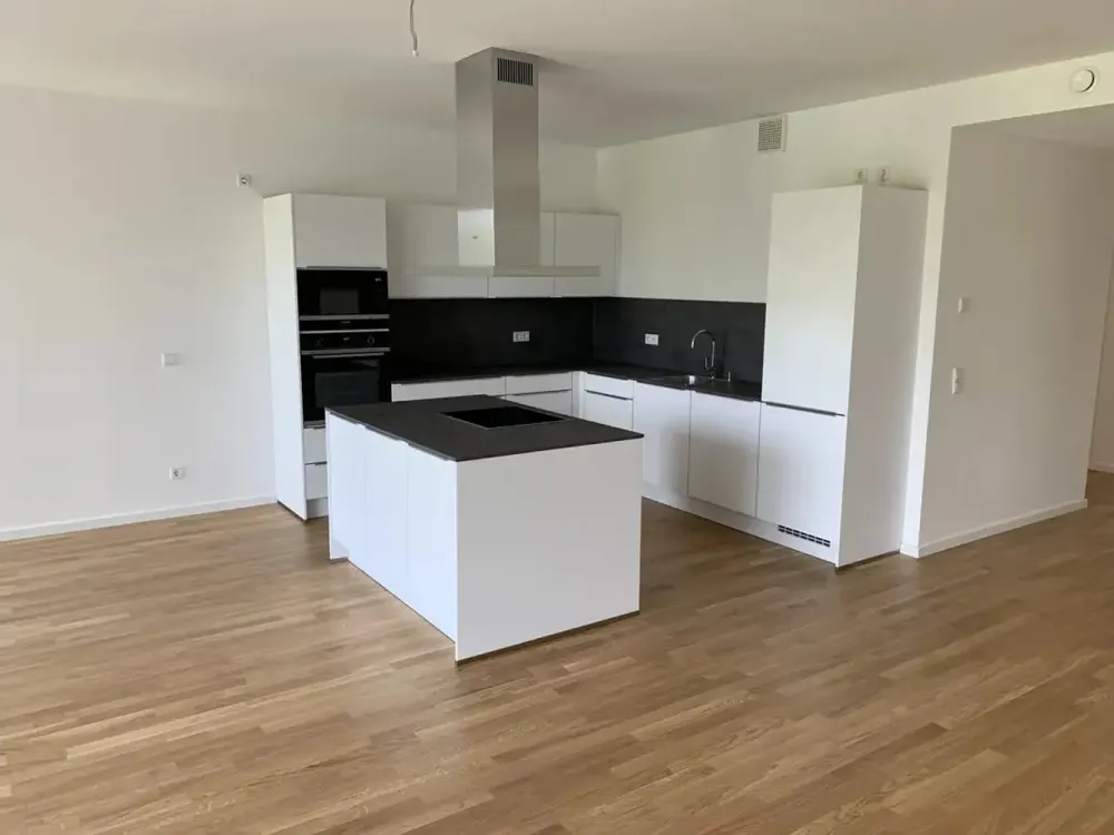 Exklusive 4-Zimmer Wohnung mit Balkon und EBK