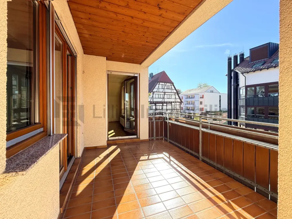 Frisch renoviert über zwei Ebenen, 4,5-Zimmerwohnung mit drei Balkonen