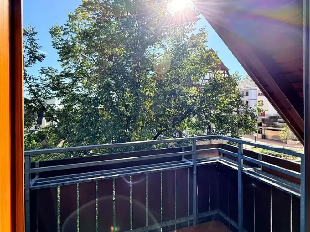 Frisch renoviert über zwei Ebenen, 4,5-Zimmerwohnung mit drei Balkonen