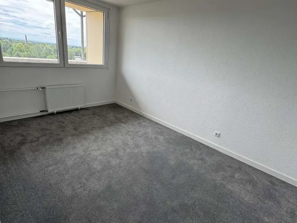Alles neu! Kernsanierte 2-Zimmer-Wohnung mit großem Balkon