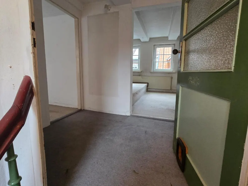 Kleine einfache Wohnung im Dachgeschoss in der Innenstadt