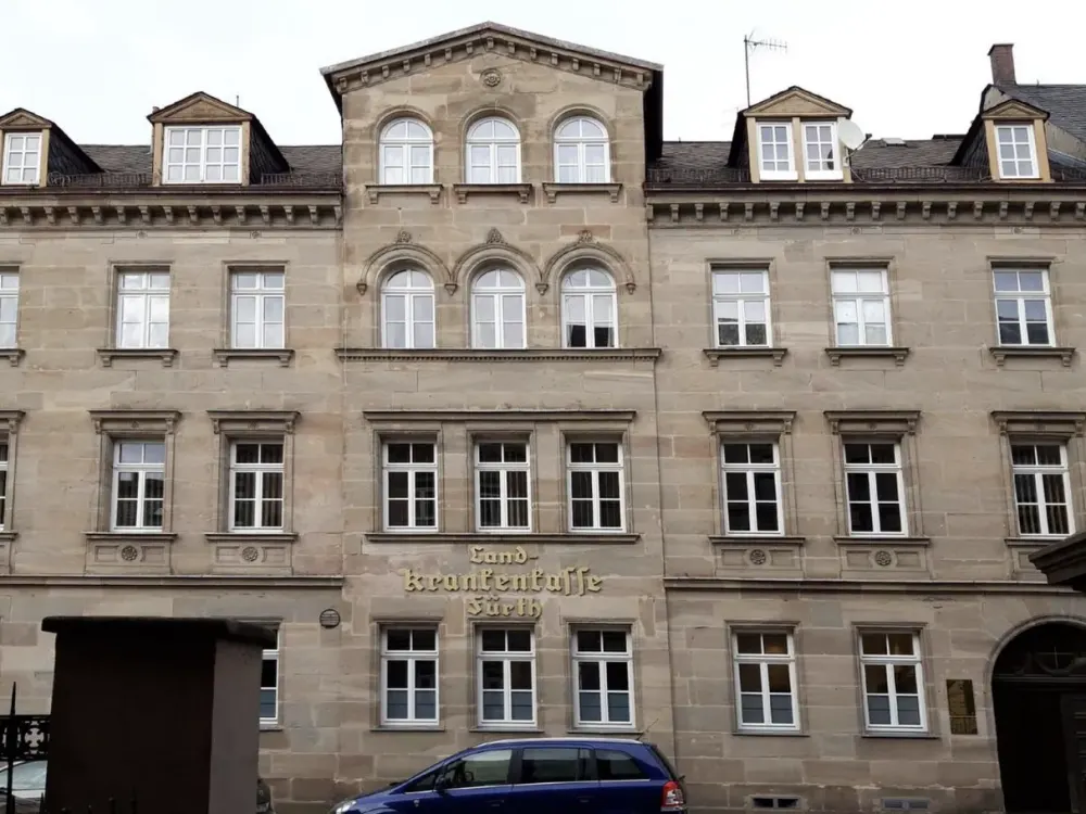 Altbau trifft Design - Exklusive 3,5 -Zimmer-Wohnung mit Homeoffice & Ankleide