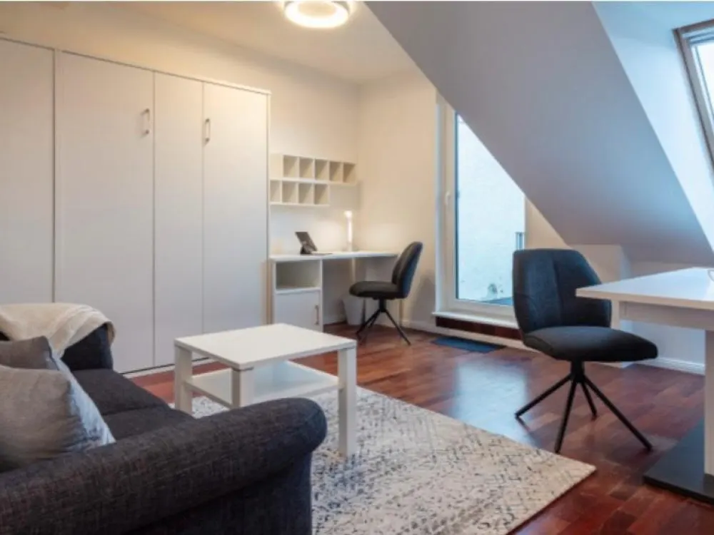 Möbilierte Wohnung mit Fahrstuhl & Klimaanlage mitten in Berlin
