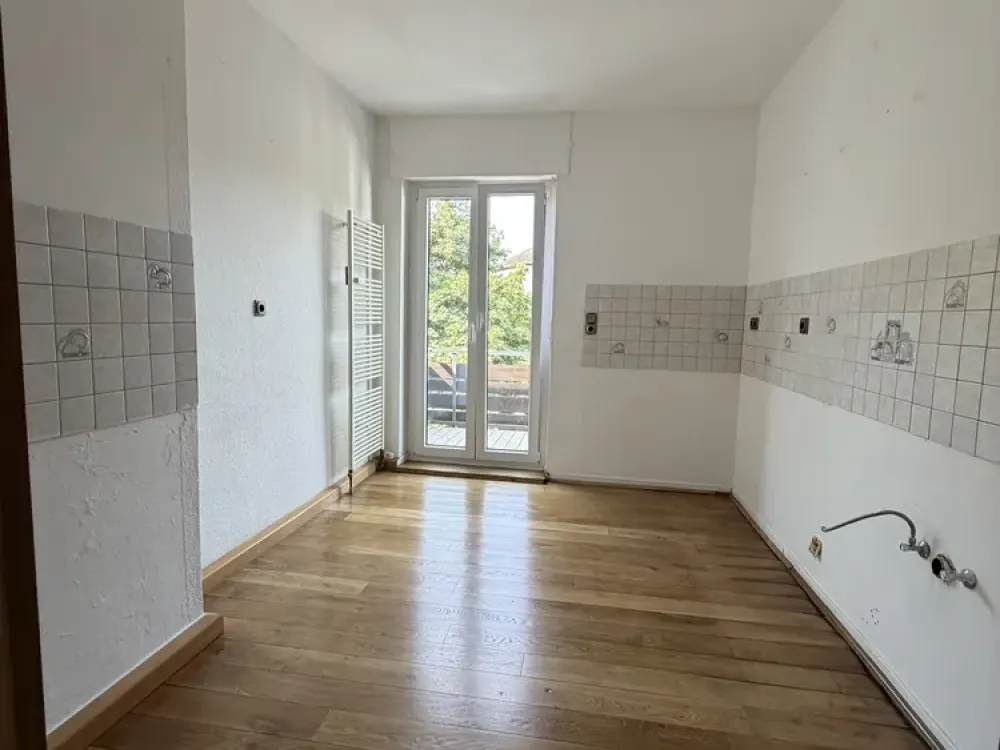 Schöne 2-Zimmer Wohnung mit großem Balkon