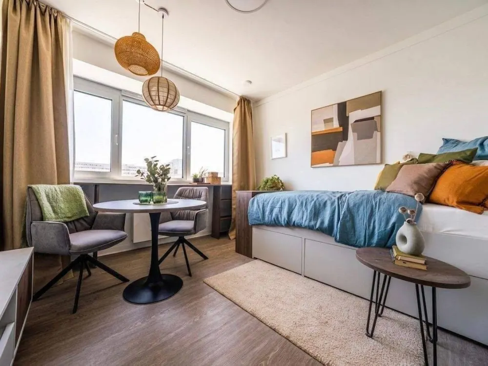 Erstbezug nach Kernsanierung: Modernes City-Apartment mit EBK, Concierge & Skyline-Dachterrassen
