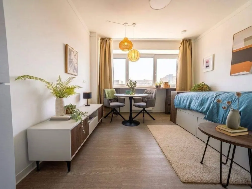 Erstbezug nach Kernsanierung: Modernes City-Apartment mit EBK, Concierge & Skyline-Dachterrassen