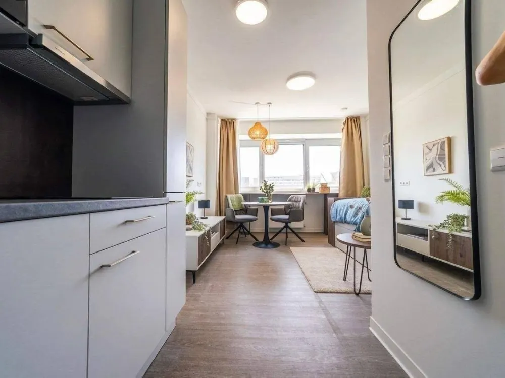 Erstbezug nach Kernsanierung: Modernes City-Apartment mit EBK, Concierge & Skyline-Dachterrassen