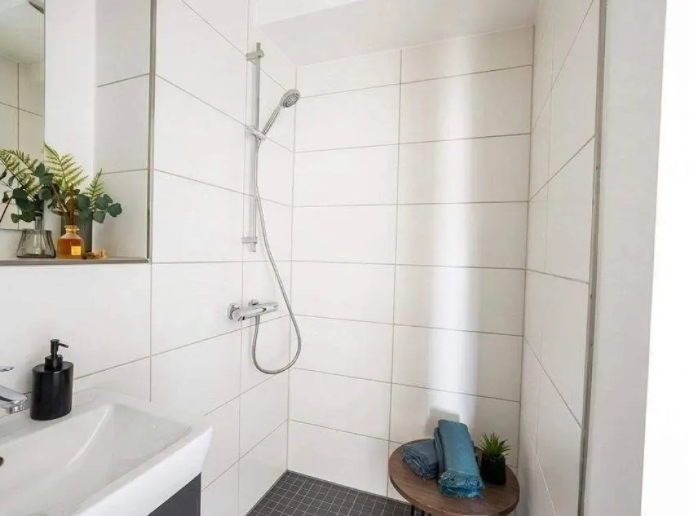 Erstbezug nach Kernsanierung: Modernes City-Apartment mit EBK, Concierge & Skyline-Dachterrassen