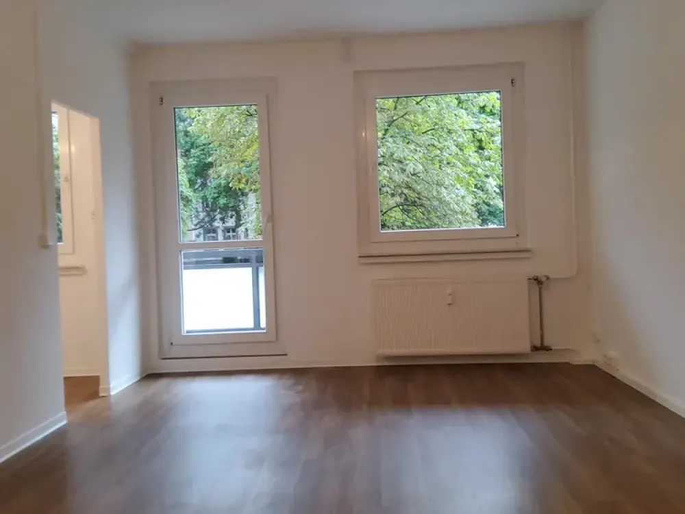 Freshly Renovated & Flooded with Light, Attractive 3-Room Apartment in Friedrichstadt