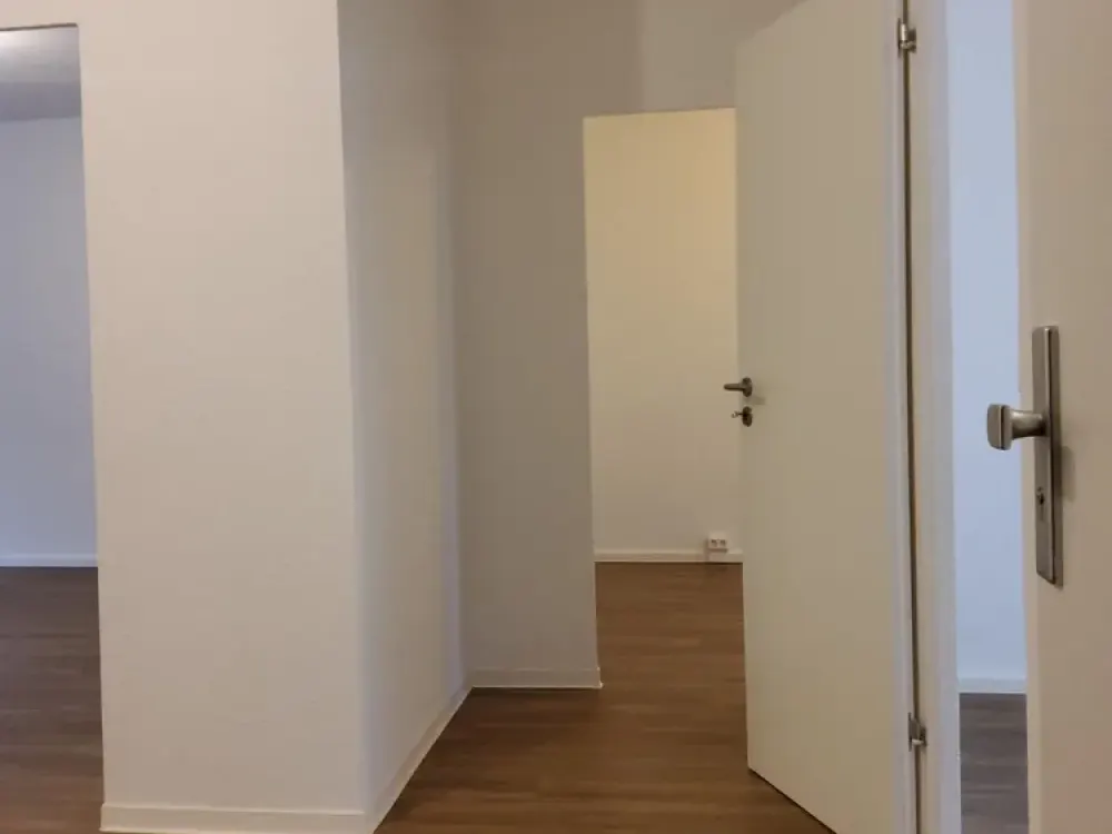 Freshly Renovated & Flooded with Light, Attractive 3-Room Apartment in Friedrichstadt