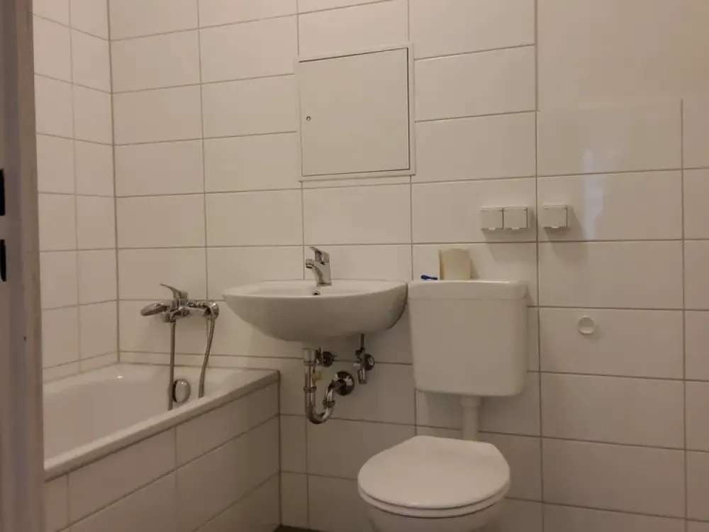 Freshly Renovated & Flooded with Light, Attractive 3-Room Apartment in Friedrichstadt