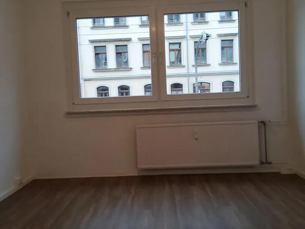 Freshly Renovated & Flooded with Light, Attractive 3-Room Apartment in Friedrichstadt