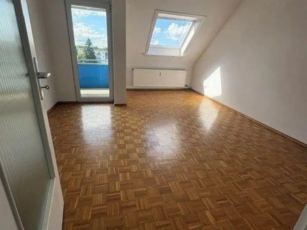 Helle 2-Zimmer-Dachgeschosswohnung mit Balkon