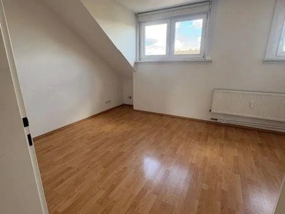 Helle 2-Zimmer-Dachgeschosswohnung mit Balkon