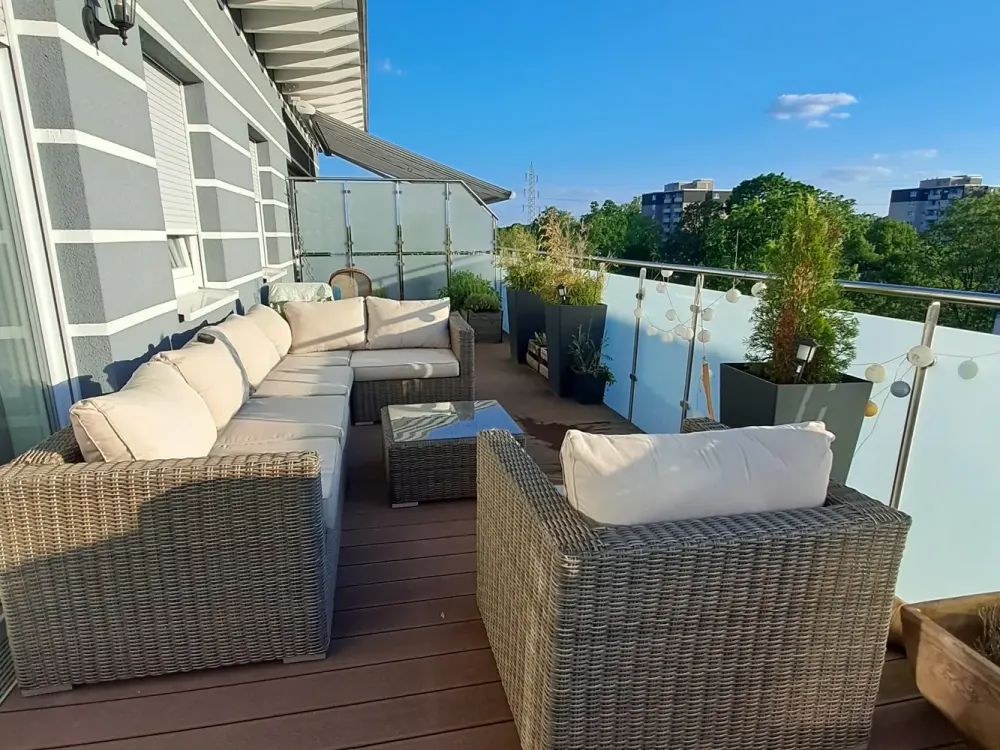 Stilvolle, neuwertige 3-Zimmer-Penthouse-Wohnung mit riesigerTerasse und EBK