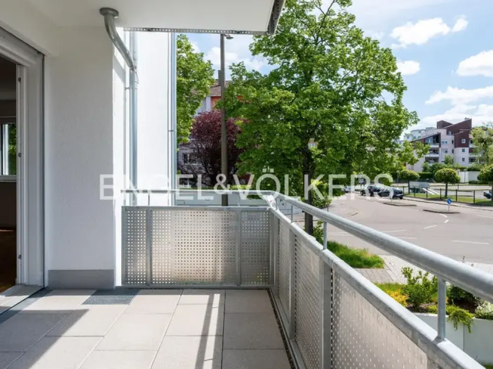 Modern 4-Room New-Build Apartment with South-Facing Balcony in First Occupancy!