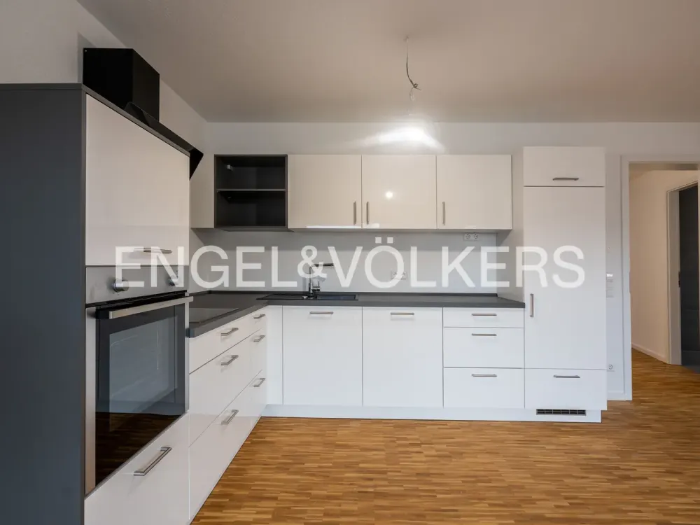 Modern 4-Room New-Build Apartment with South-Facing Balcony in First Occupancy!