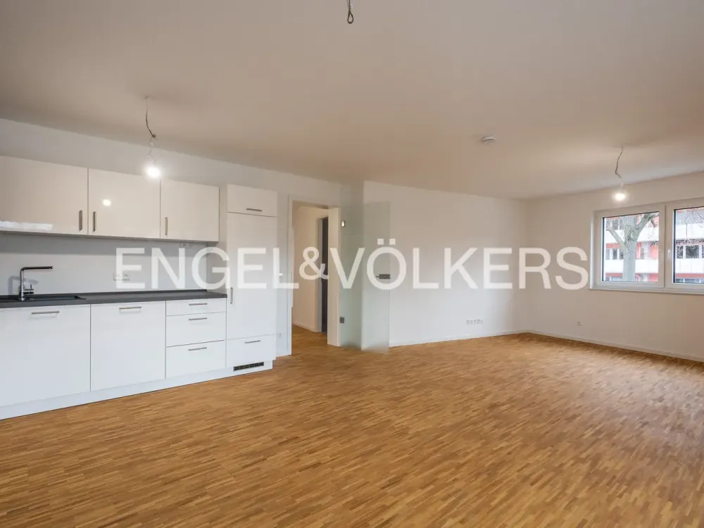 Modern 4-Room New-Build Apartment with South-Facing Balcony in First Occupancy!