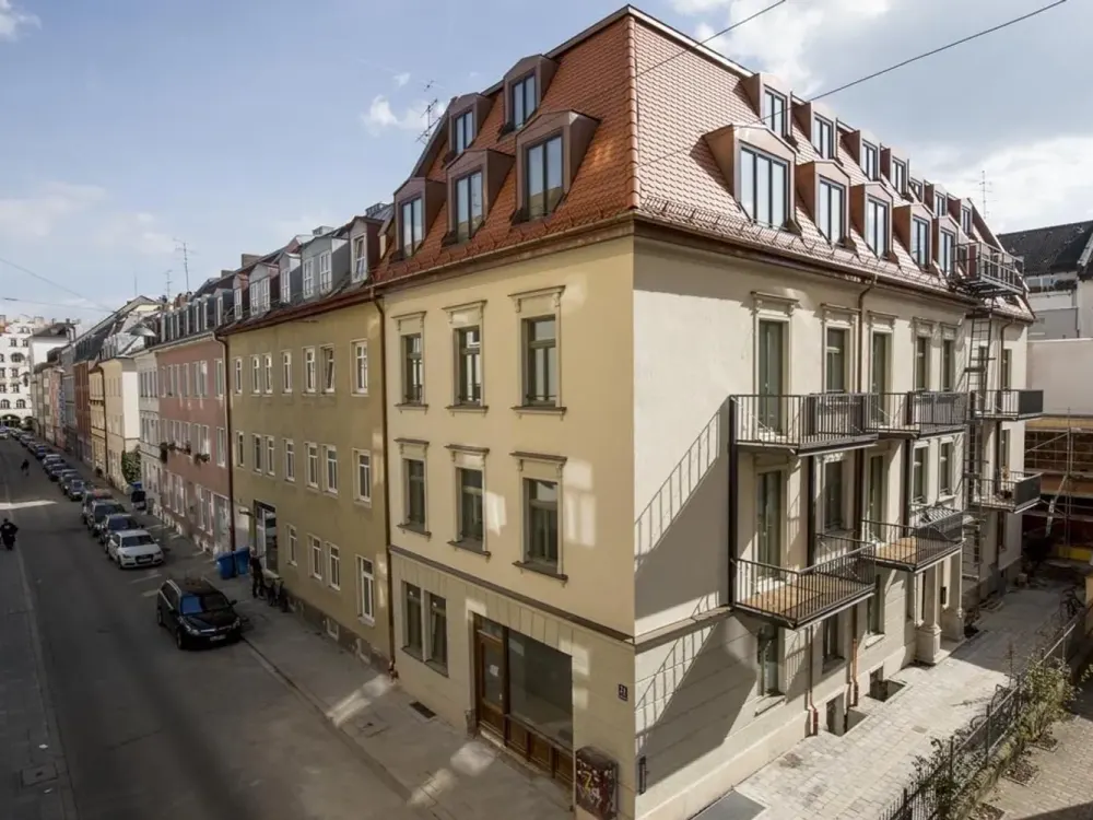 Freie 1,5-Zi.-DG-WHG m. offenem Kochen (EBK) / Essen / Wohnen, Schlafen + Tageslichtbad