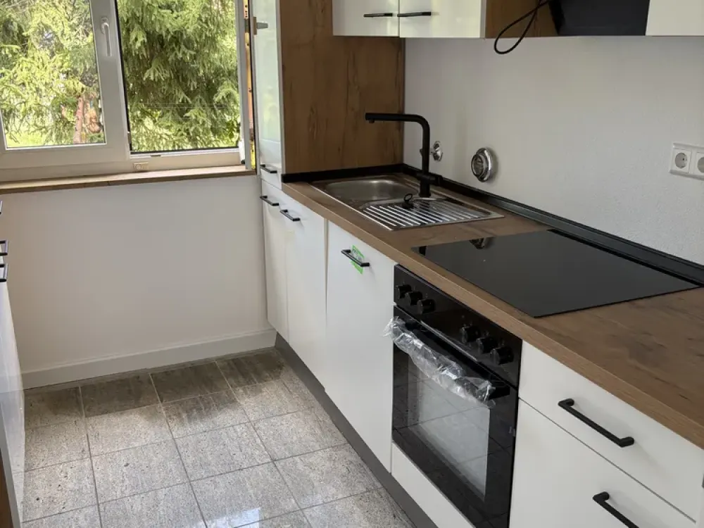 Moderne, komplett sanierte 3-Zimmer-Wohnung mit Einbauküche & Stellplatz
