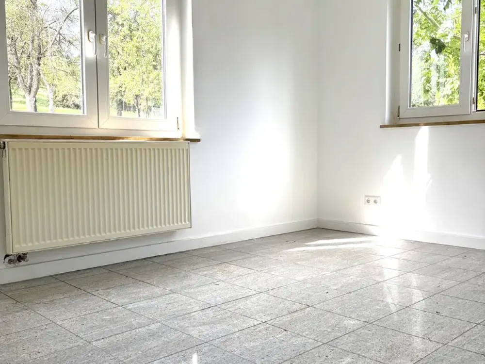 Moderne, komplett sanierte 3-Zimmer-Wohnung mit Einbauküche & Stellplatz
