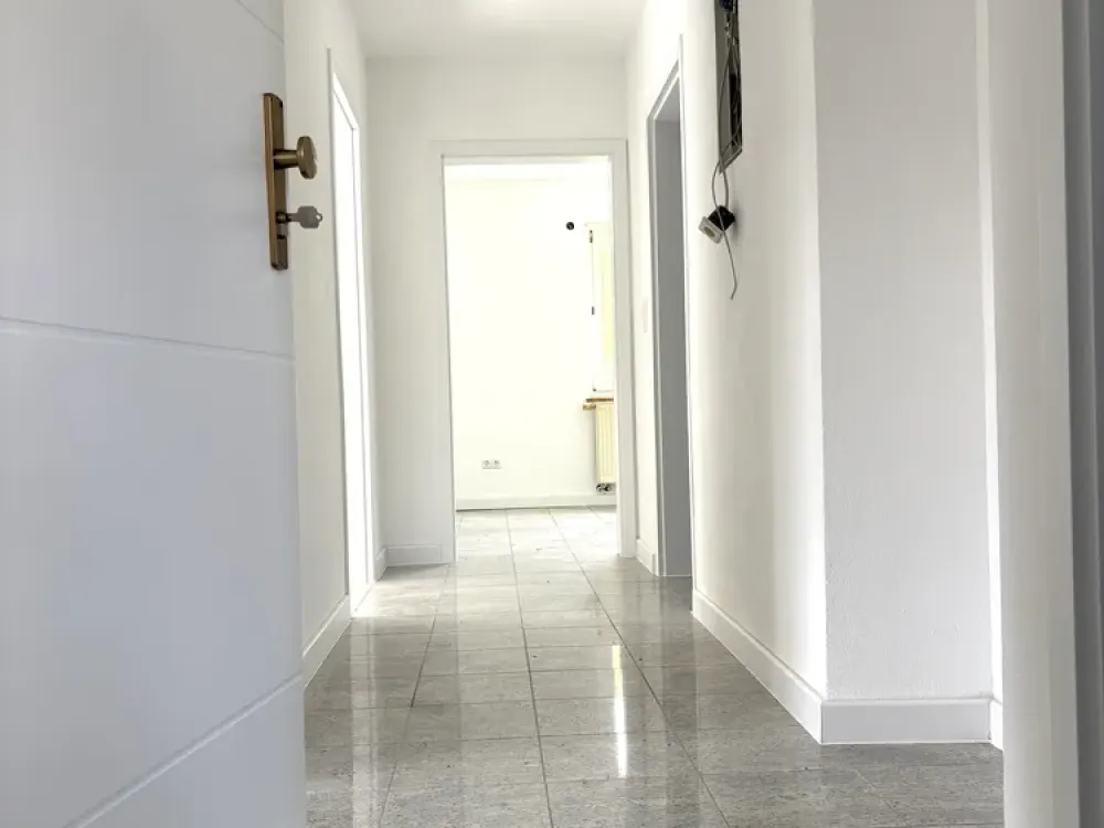 Moderne, komplett sanierte 3-Zimmer-Wohnung mit Einbauküche & Stellplatz