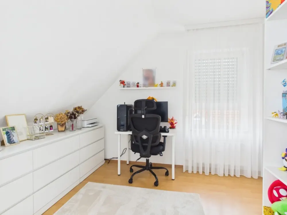 Dachgeschosswohnung in Leinfelden-Echterdingen zum mieten.
