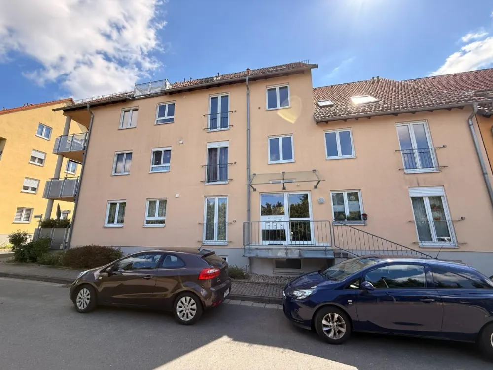 / 2-Raum Wohnung mit Balkon und TG-Stellplatz / sofort frei