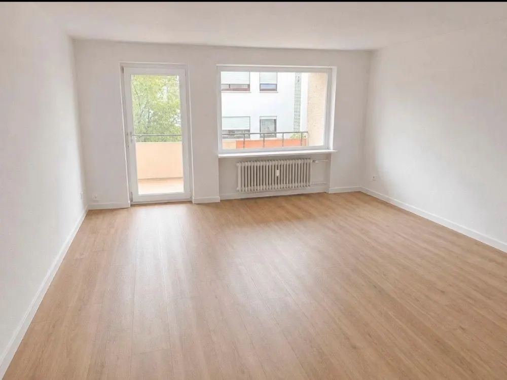 Helle 2-Zimmer-Wohnung mit Balkon in ruhiger Lage