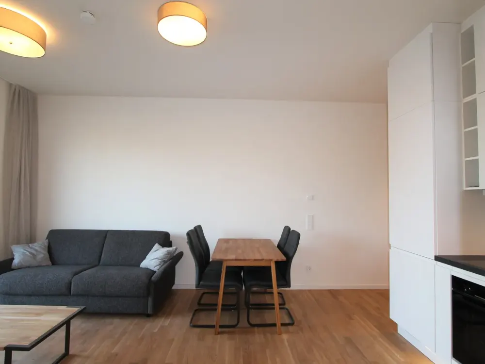 STILVOLL MÖBLIERTE 2-ZI NEUBAUWOHNUNG IM 4.OG MIT AUFZUG & BALKON