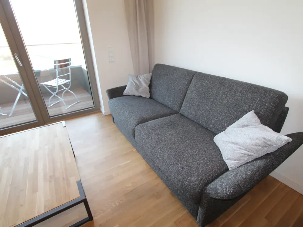 STILVOLL MÖBLIERTE 2-ZI NEUBAUWOHNUNG IM 4.OG MIT AUFZUG & BALKON