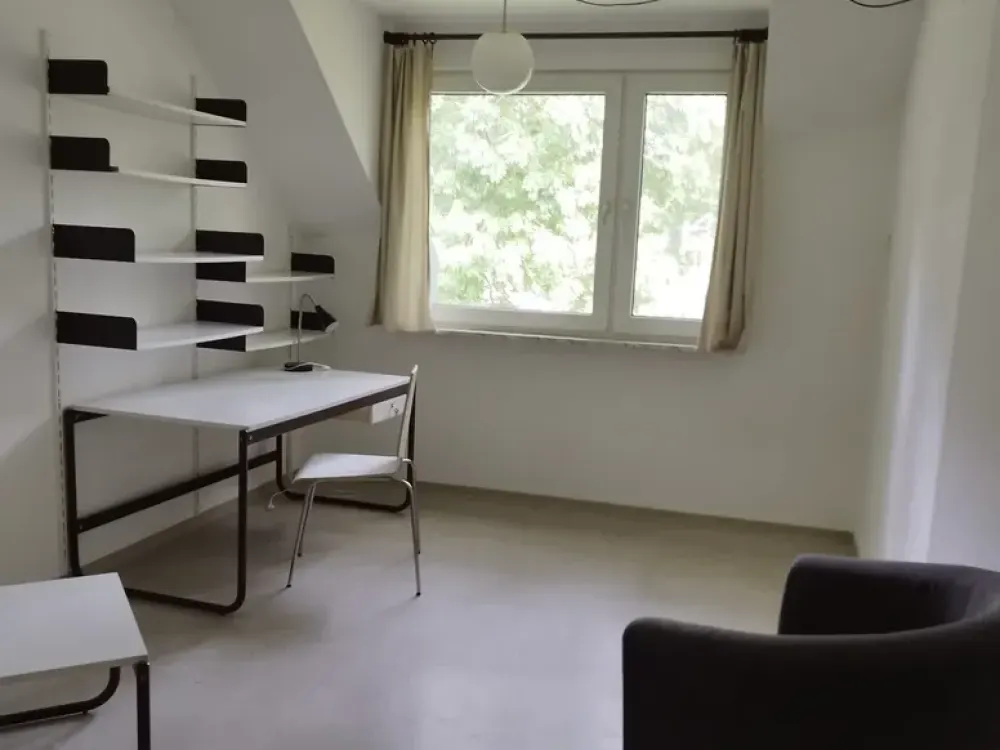 Well-maintained Apartments / Flat / Rooms in Prime Location FOR STUDENTS ONLY