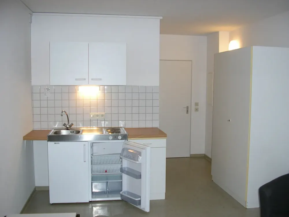 Well-maintained Apartments / Flat / Rooms in Prime Location FOR STUDENTS ONLY