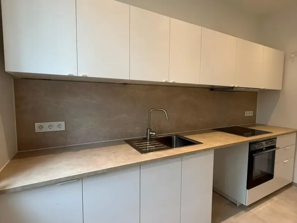 Renovierte 2-Zimmer Wohnung mit Balkon & brandneue Einbauküche, nähe FU-Berlin