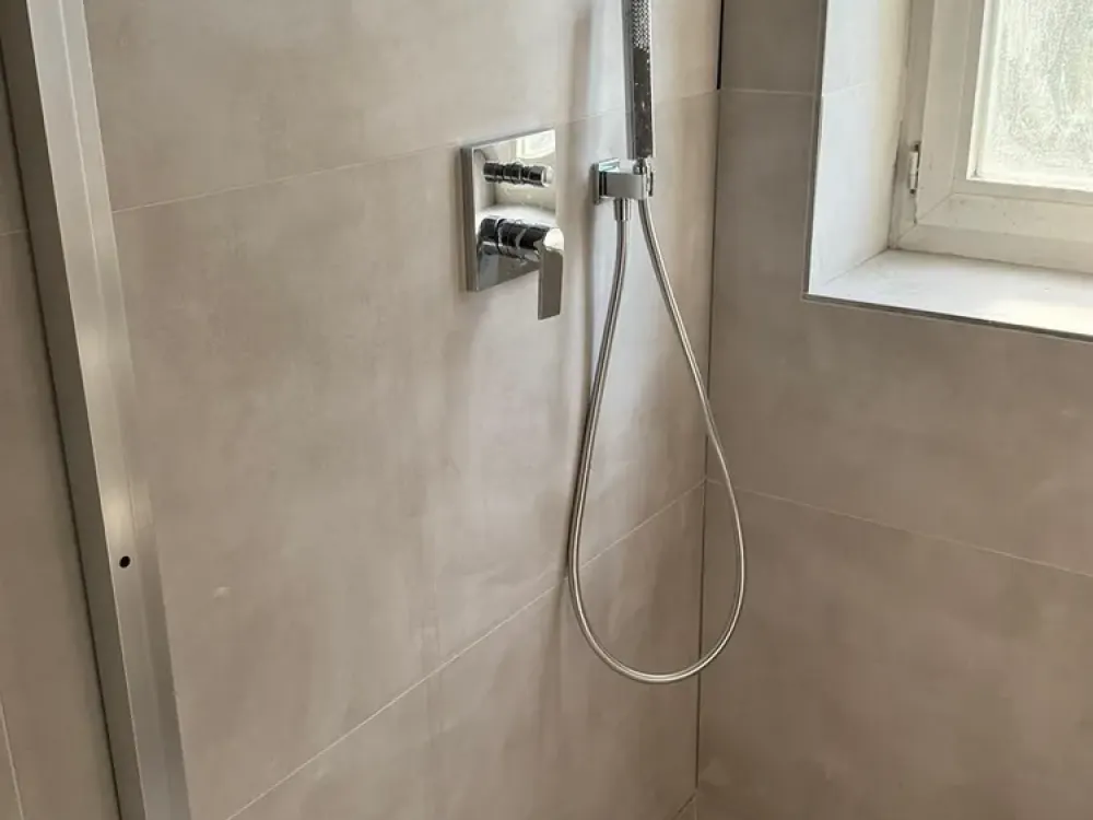 Renovierte 2-Zimmer Wohnung mit Balkon & brandneue Einbauküche, nähe FU-Berlin
