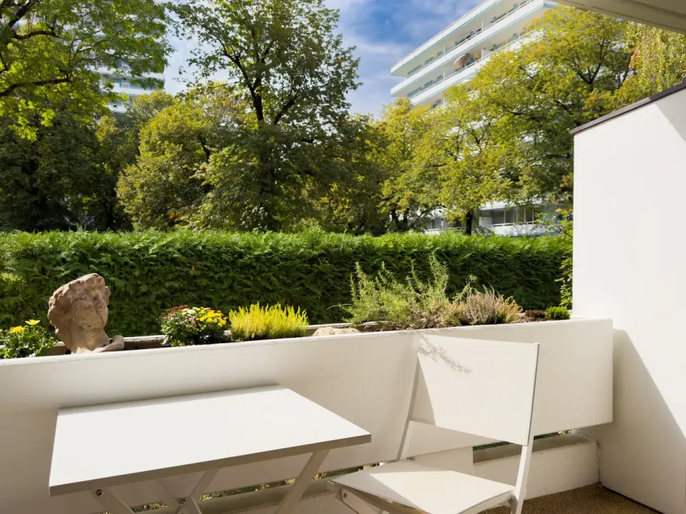 Furnished 3-Room Apartment with Built-in Kitchen, 1x Balcony and Underground Parking Space in Beautiful Bogenhausen