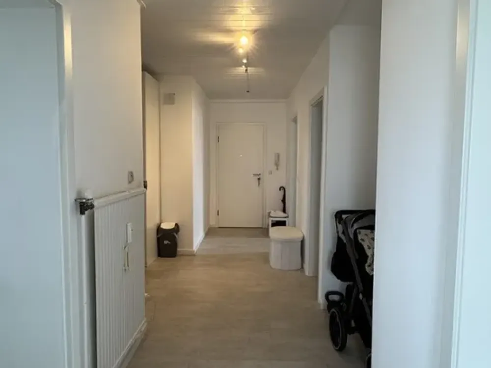 3-Zimmer-Wohnung in Maintal Bischofsheim: Balkon mit Skylineblick, Einbauküche und Garage
