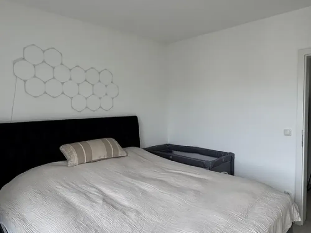 3-Zimmer-Wohnung in Maintal Bischofsheim: Balkon mit Skylineblick, Einbauküche und Garage