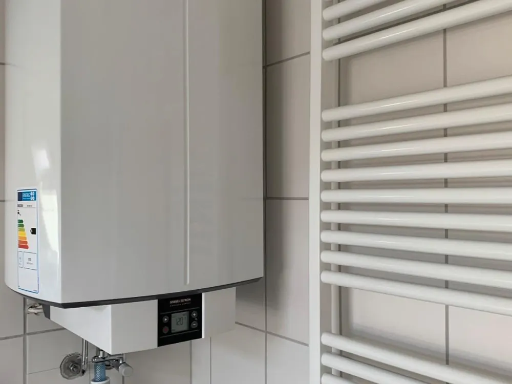 2 Zimmer DG Wohnung ca. 45m2, Küche, Dusche+Eckwanne,