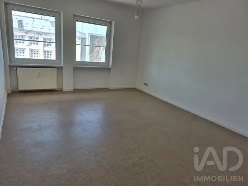 Beautiful 2-Room Apartment with Kitchen and Bathroom in Saarbrücken City!