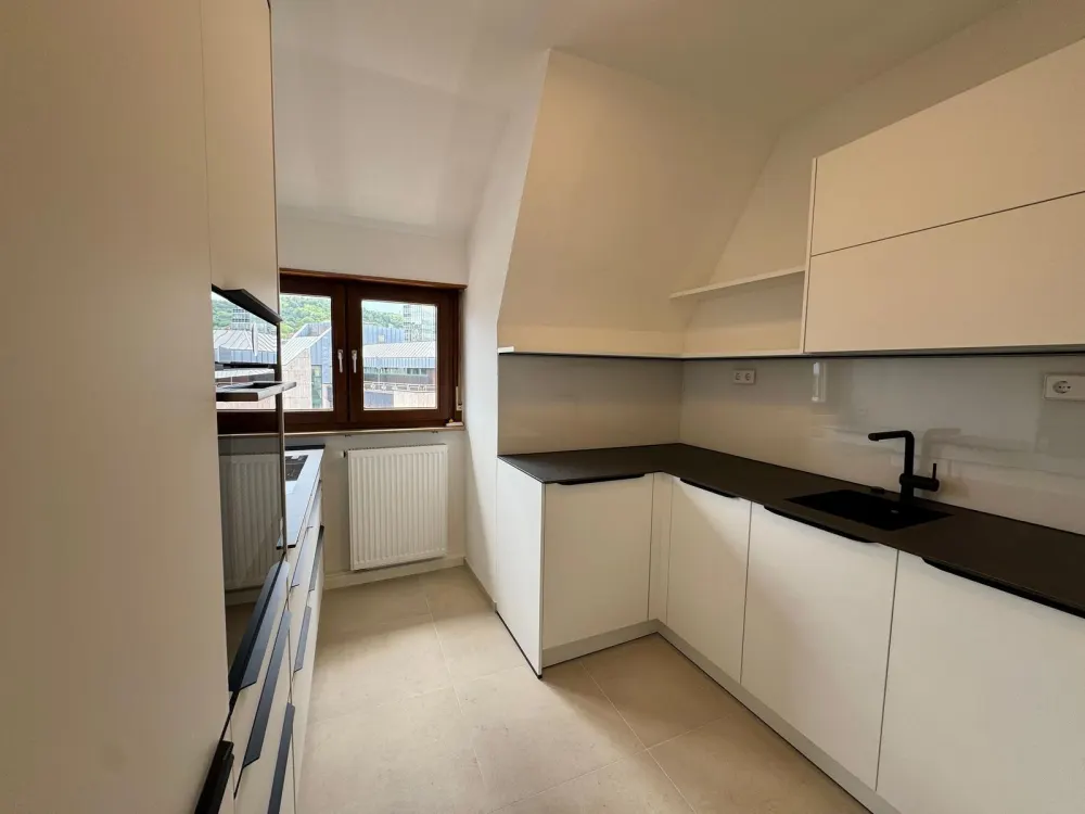Erstbezug nach Sanierung - Modernisierte 2-Zi-Wohnung in zentraler Lage
